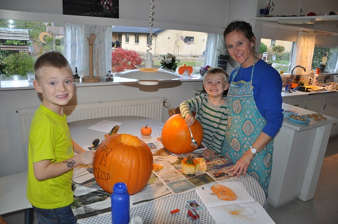 carving pumpkins in denmark, making jack o lanterns