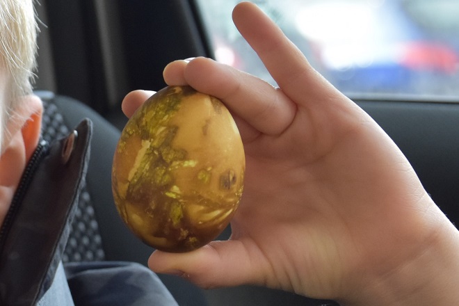Natural Easter Egg Dying in Denmark
